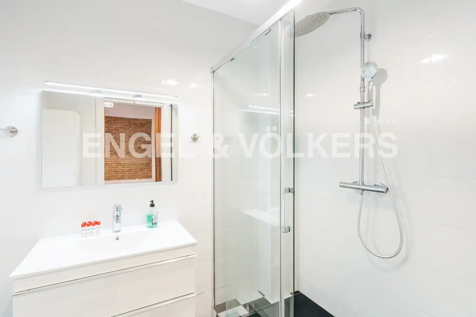 Baño de Piso de alquiler en Barcelona con Aire acondicionado, Calefacción y Parquet
