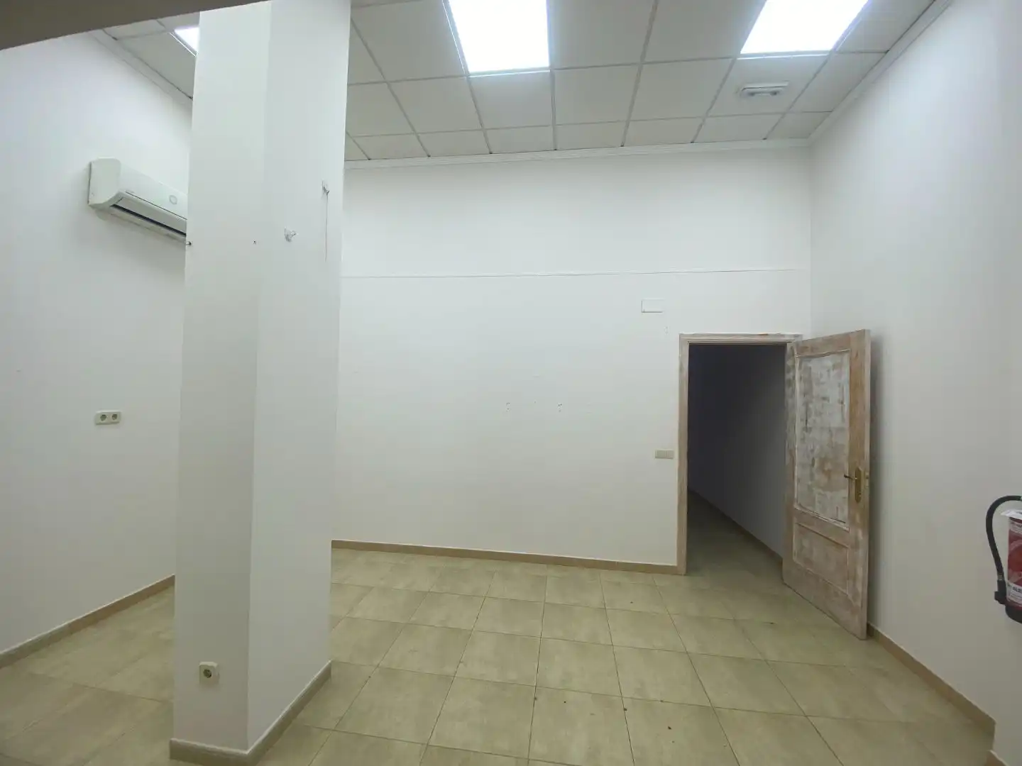 Commercial properties for rent in Madridejos  with Air Conditioner and Heating
