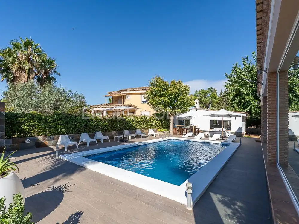 Swimming pool of Houses for rent in Bétera  with Air Conditioner, Heating and Private garden
