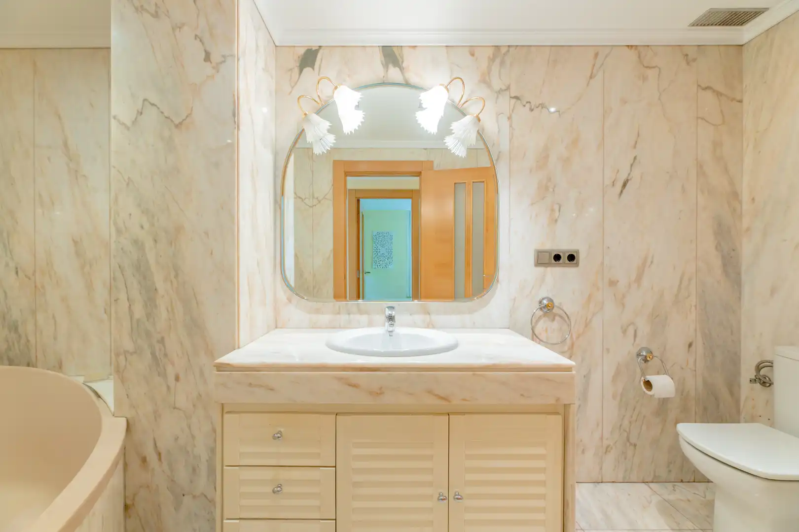 Bany de Pis en venda en Valencia amb Aire condicionat, Moblat i Forn