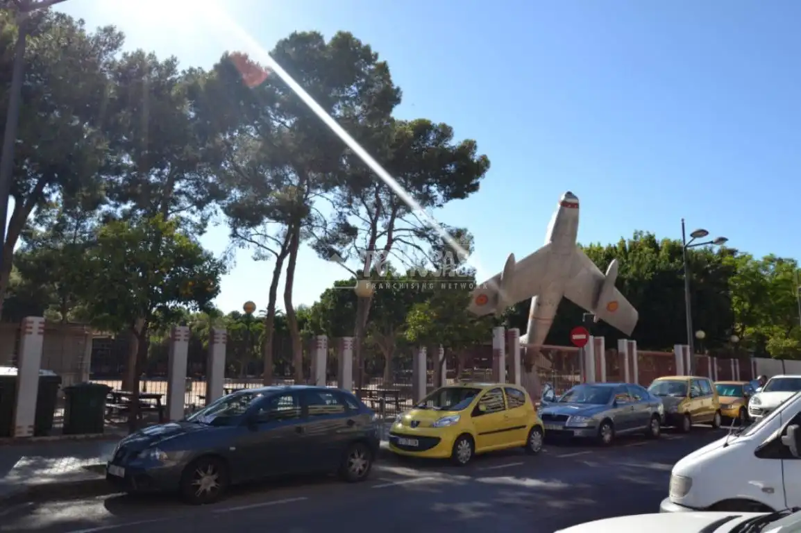 Vista exterior de Local de alquiler en Valencia