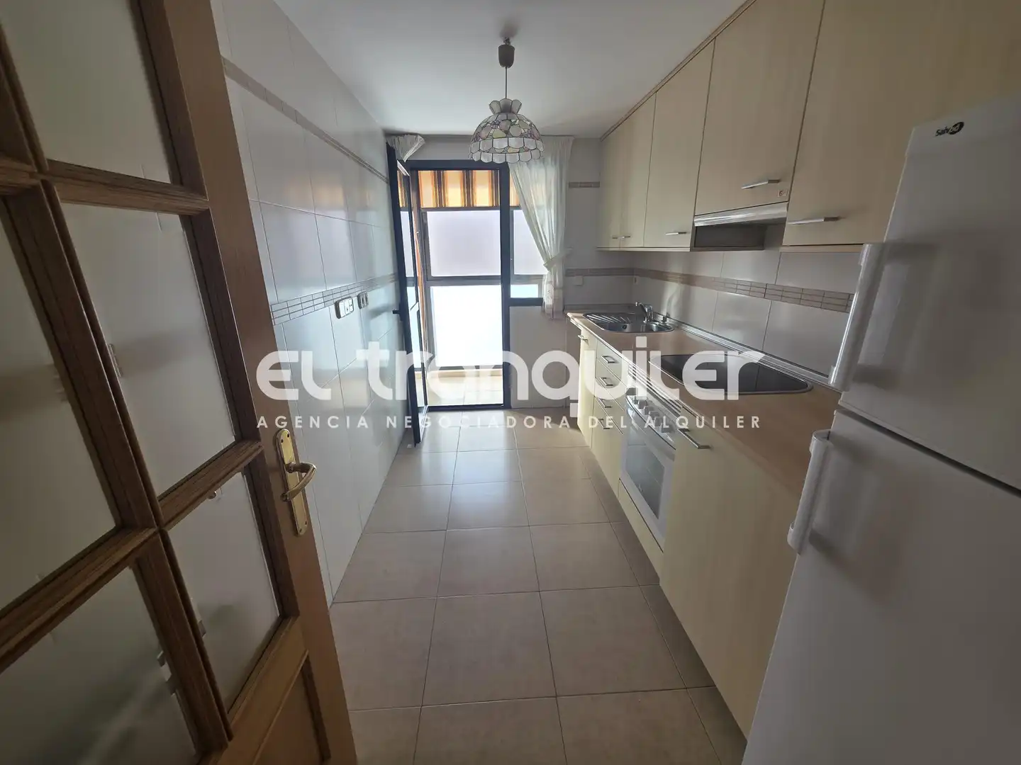 Kitchen of Flat for rent in Madrid  with Air Conditioner, Parquet flooring and Swimming Pool
