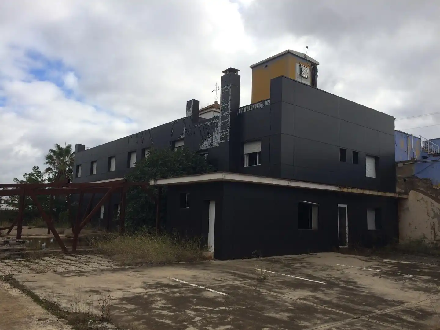 Vista exterior de Edificio en venta en Córdoba
