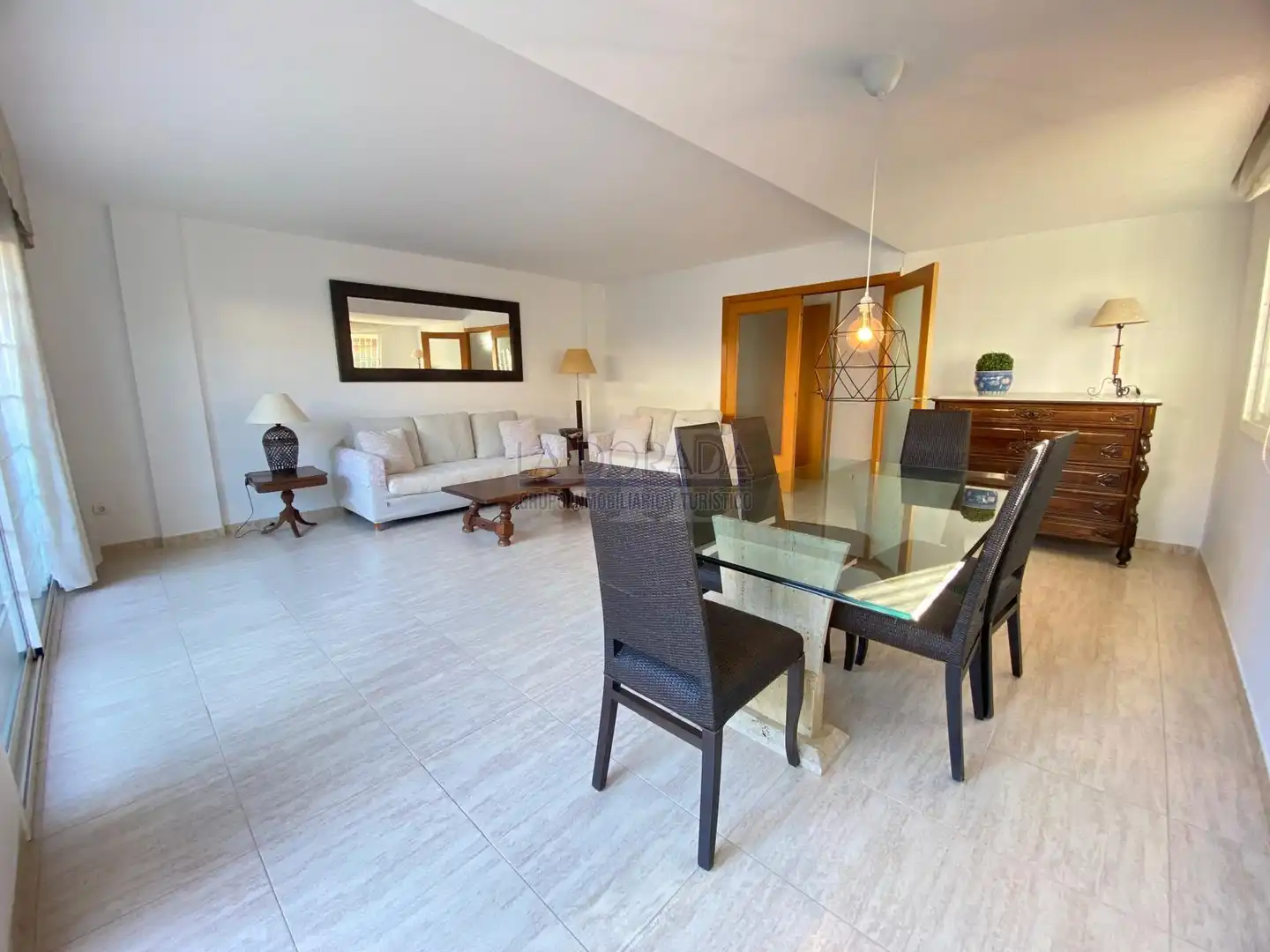 Wohnzimmer von Einfamilien-Reihenhaus zum Verkauf in Cambrils mit Klimaanlage, Heizung und Privatgarten