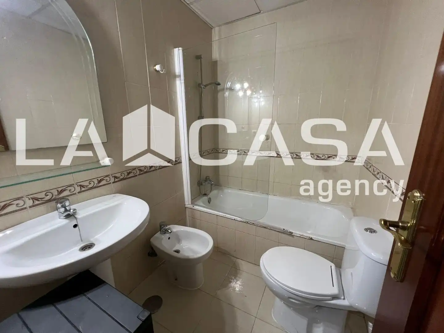 Bathroom of Flat for sale in Dos Hermanas  with Air Conditioner and Furnished