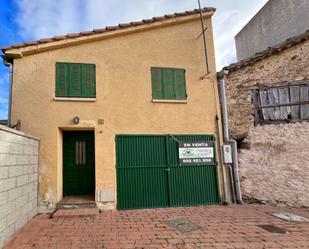 Vista exterior de Casa adosada en venda en Navarredonda y San Mamés