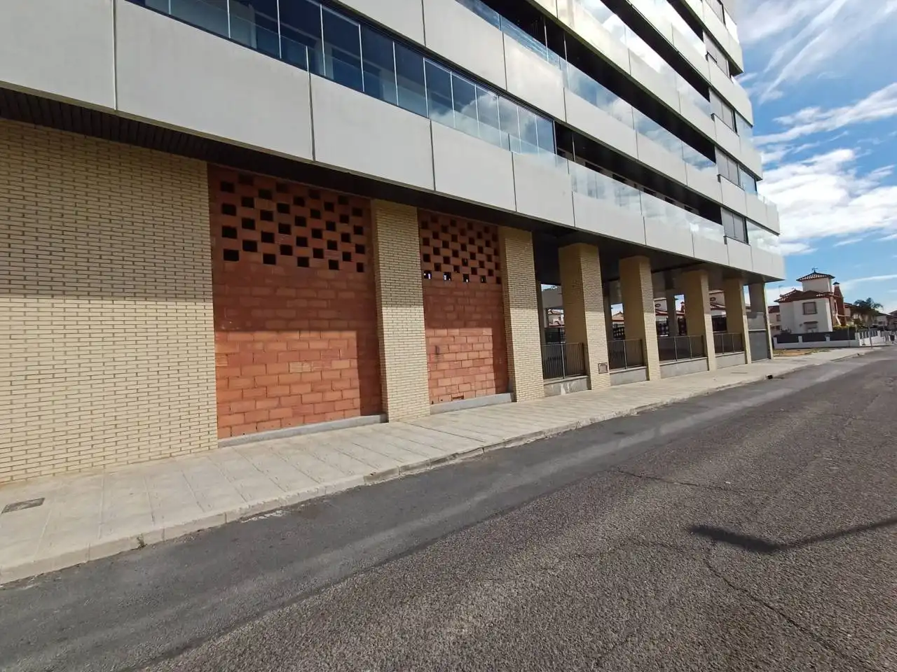 Vista exterior de Local de lloguer en  Huelva Capital