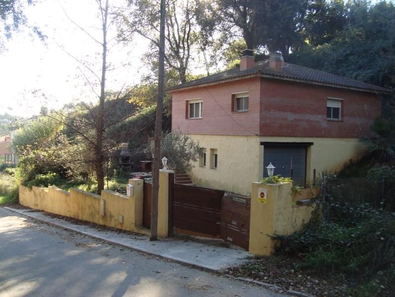 Vista exterior de Casa o chalet en venta en Castellar del Vallès con Jardín privado