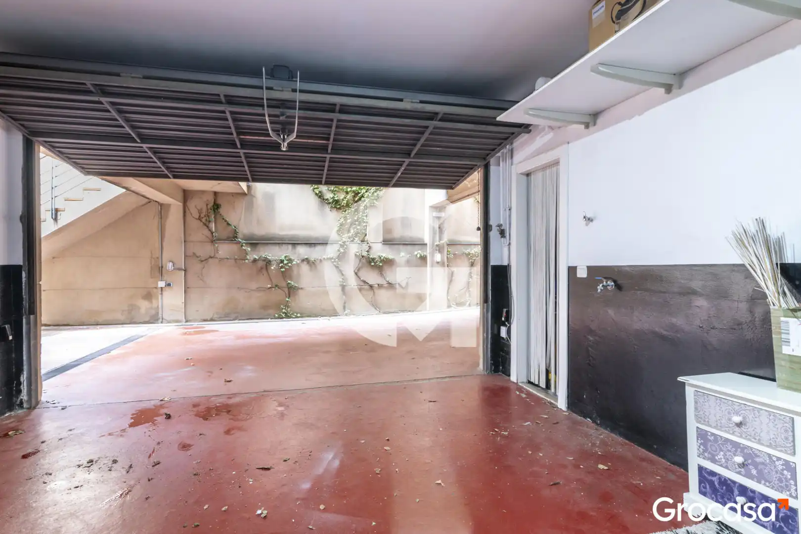 Parking de Casa adosada en venta en Sant Joan Despí con Aire acondicionado, Calefacción y Terraza