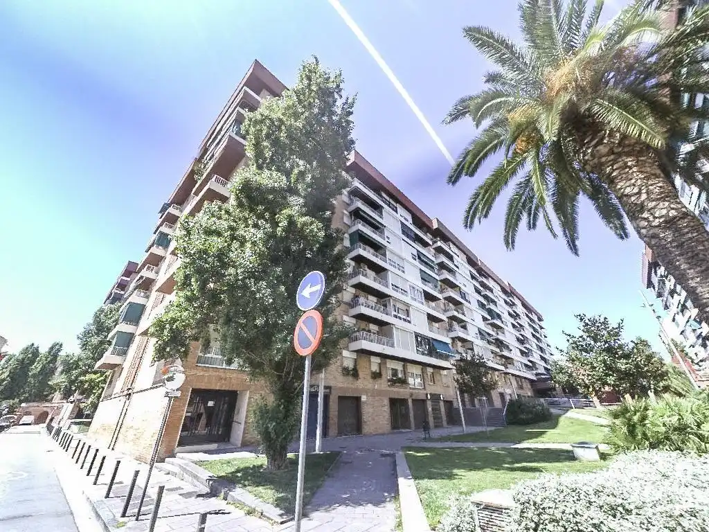 Vista exterior de Garatge en venda en Barcelona