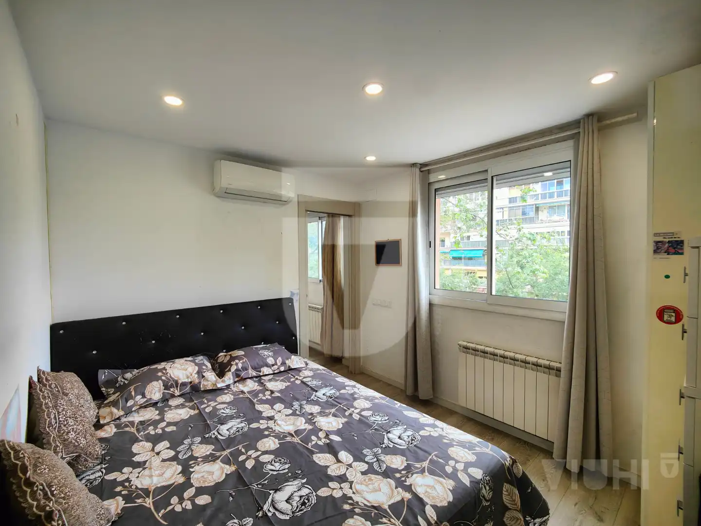 Bedroom of Flat for sale in Barcelona  with Air Conditioner, Heating and Parquet flooring