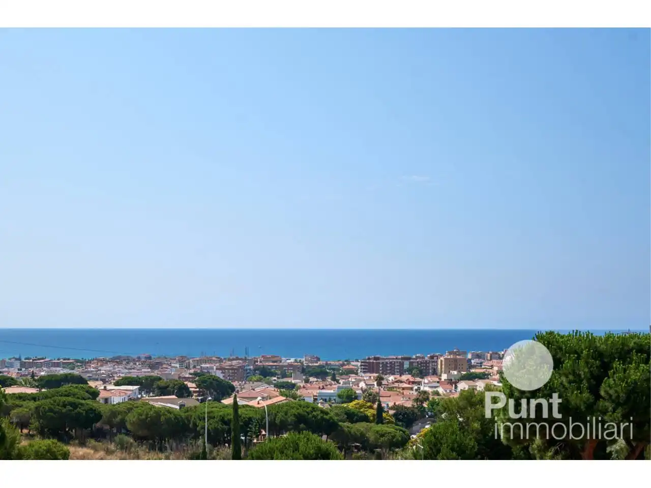 Vista exterior de Casa o xalet en venda en Premià de Dalt amb Aire condicionat, Calefacció i Jardí privat