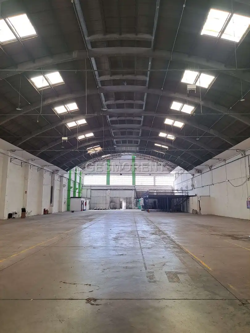 Nau industrial de lloguer en L'Hospitalet de Llobregat
