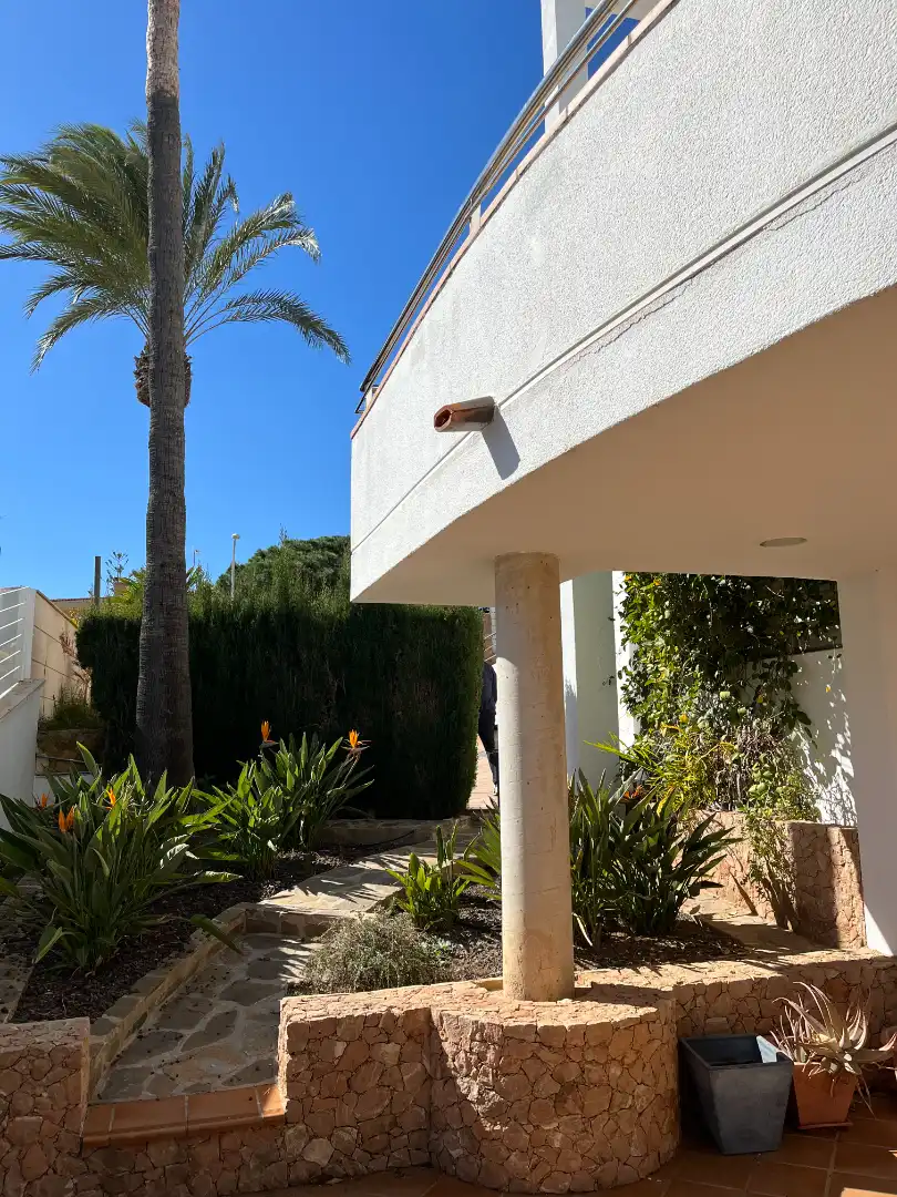 Vista exterior de Casa o xalet en venda en Orihuela amb Jardí privat, Terrassa i Piscina