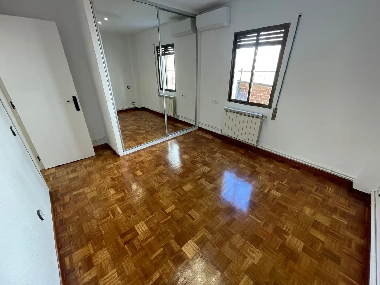 Bedroom of Flat for rent in Madrid  with Air Conditioner, Heating and Parquet flooring