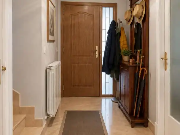 Chalet con jardín en venta en Avenida Argentina 10, imagen 2