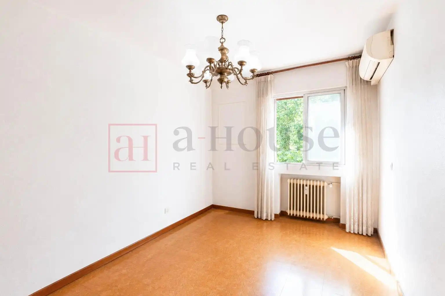 Schlafzimmer von Wohnung zum Verkauf in Madrid mit Klimaanlage, Heizung und Terrasse