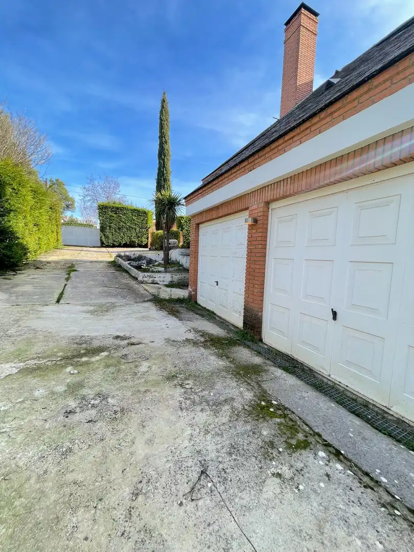 Aparcament de Casa o xalet en venda en Nuevo Baztán amb Aire condicionat, Calefacció i Jardí privat