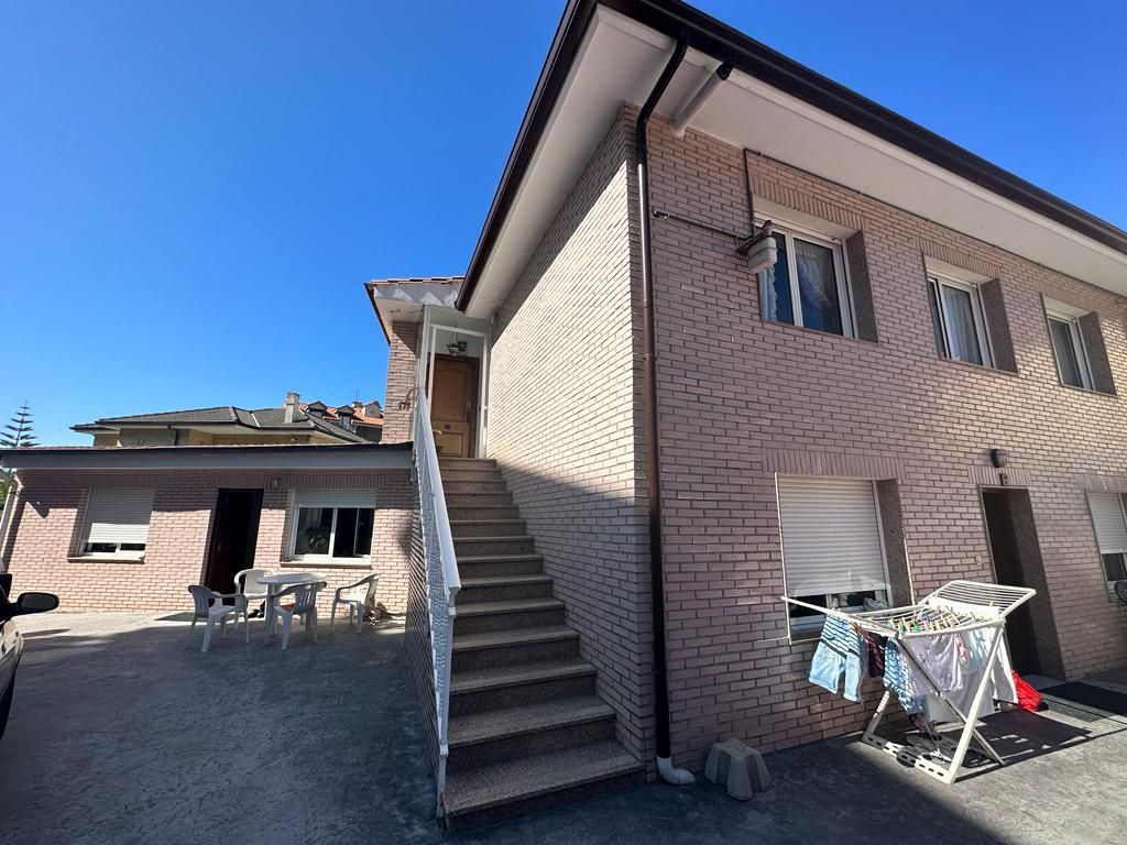 Vista exterior de Casa o xalet en venda en Noja amb Calefacció, Terrassa i Traster