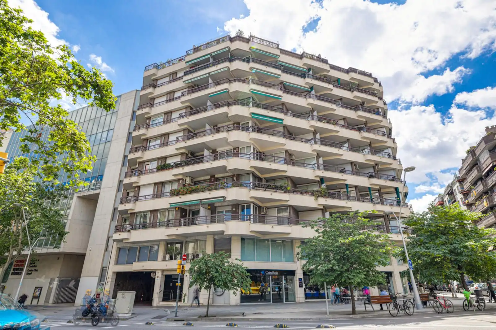 Piso con terraza en venta en COMTE URGELL