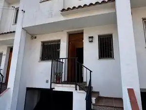 Casa adosada de alquiler en Els Munts