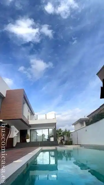 Vista exterior de Casa o xalet en venda en Linares amb Jardí privat, Terrassa i Piscina