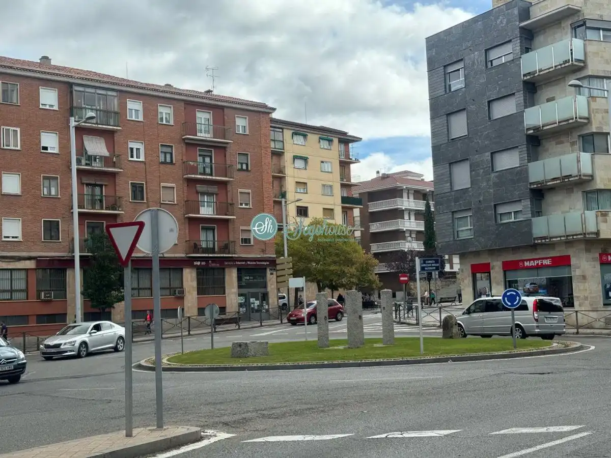 Vista exterior de Piso en venta en Segovia con Calefacción, Terraza y Trastero