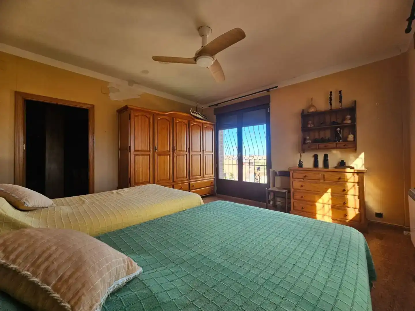 Dormitori de Casa o xalet en venda en Navahermosa amb Aire condicionat, Piscina i Balcó