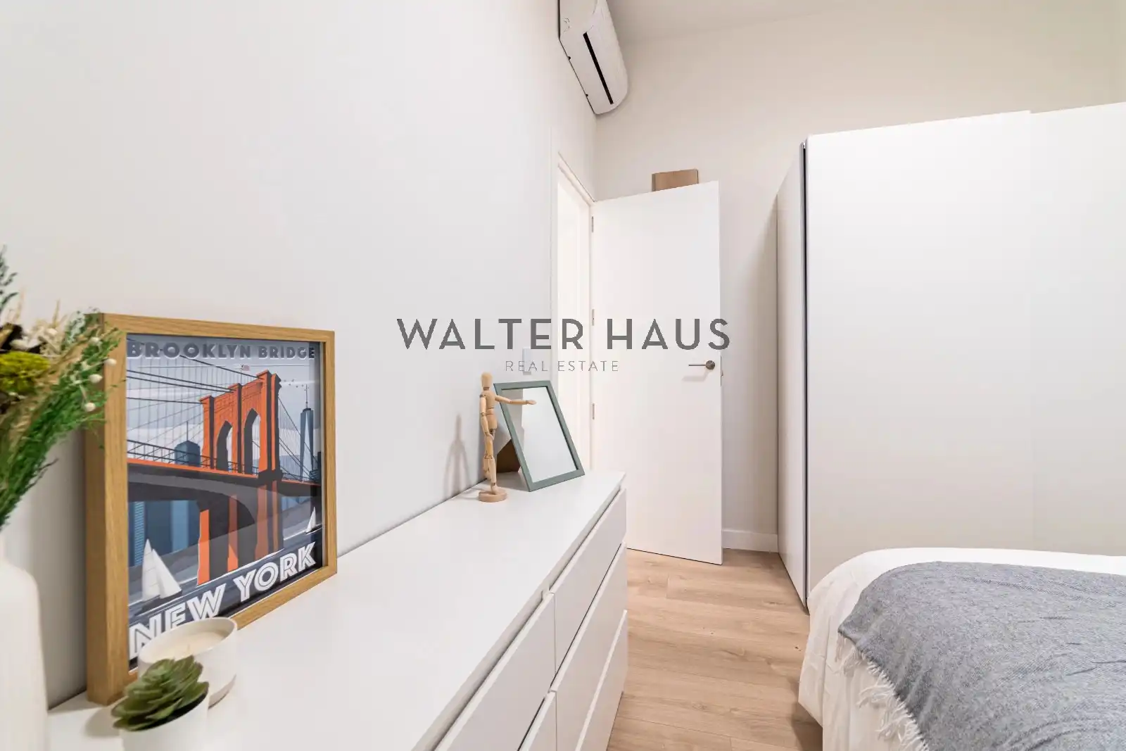 Bedroom of Flat for sale in Madrid  with Air Conditioner, Heating and Furnished