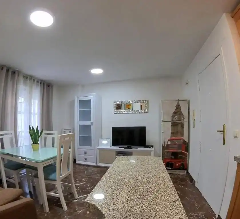 Sala d'estar de Pis de lloguer en Jaén amb Aire condicionat, Moblat i Microones