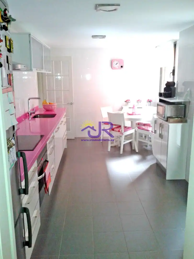 Cuina de Pis en venda en Paracuellos de Jarama amb Calefacció, Parquet i Terrassa