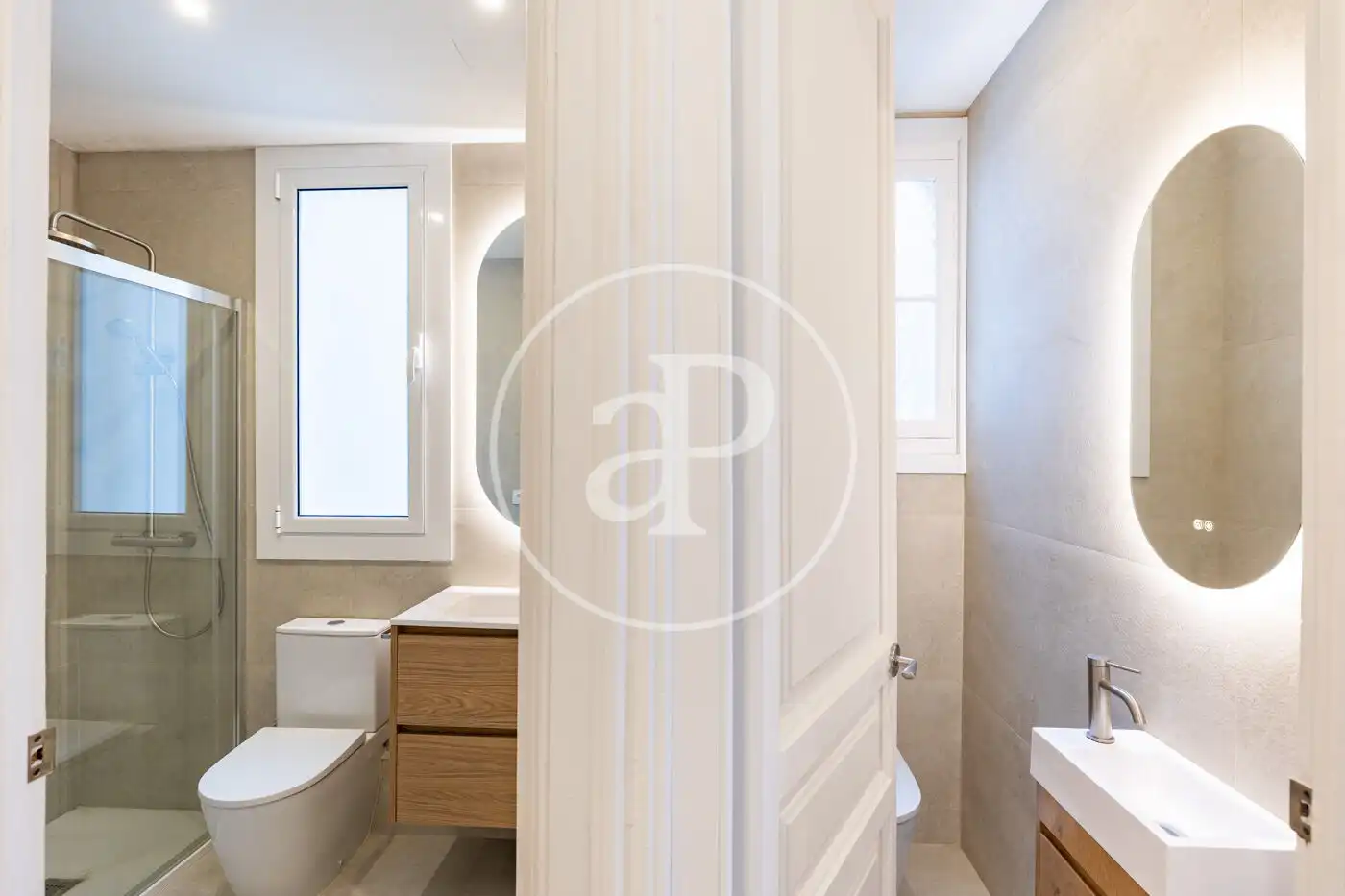 Bathroom of Flat for sale in Barcelona  with Air Conditioner and Heating