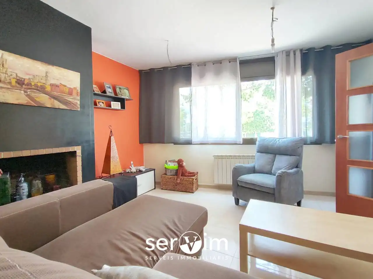 Sala d'estar de Casa adosada en venda en Llagostera amb Calefacció, Jardí privat i Terrassa