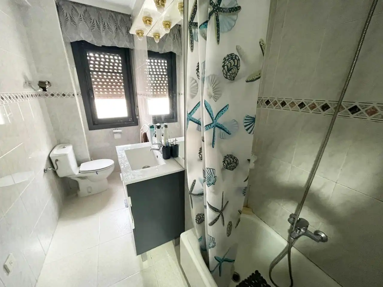 Baño de Piso en venta en Medina de Pomar con Calefacción, Terraza y Trastero
