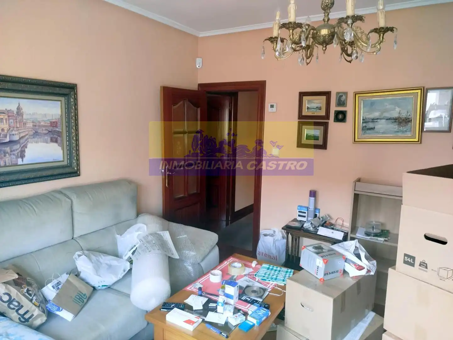 Sala de estar de Piso en venta en Castro-Urdiales con Calefacción, Trastero y Amueblado