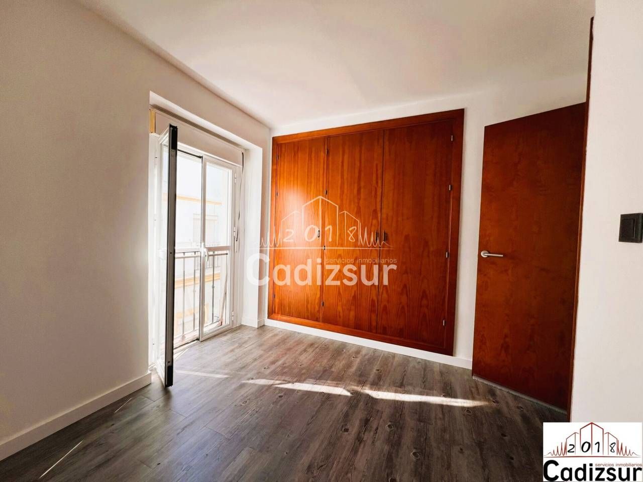 Dormitori de Apartament en venda en  Cádiz Capital amb Balcó