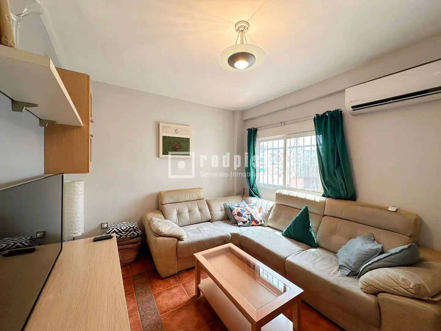 Sala d'estar de Casa o xalet en venda en Málaga amb Aire condicionat, Calefacció i Jardí privat