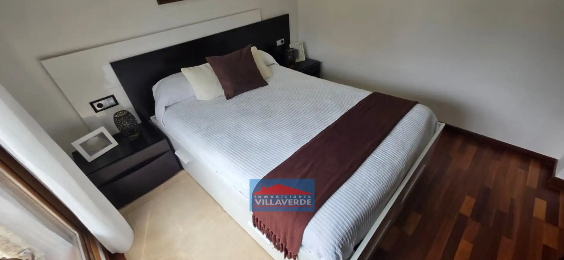 Habitación de Casa adosada en venta en Cangas  con Calefacción, Terraza y Trastero