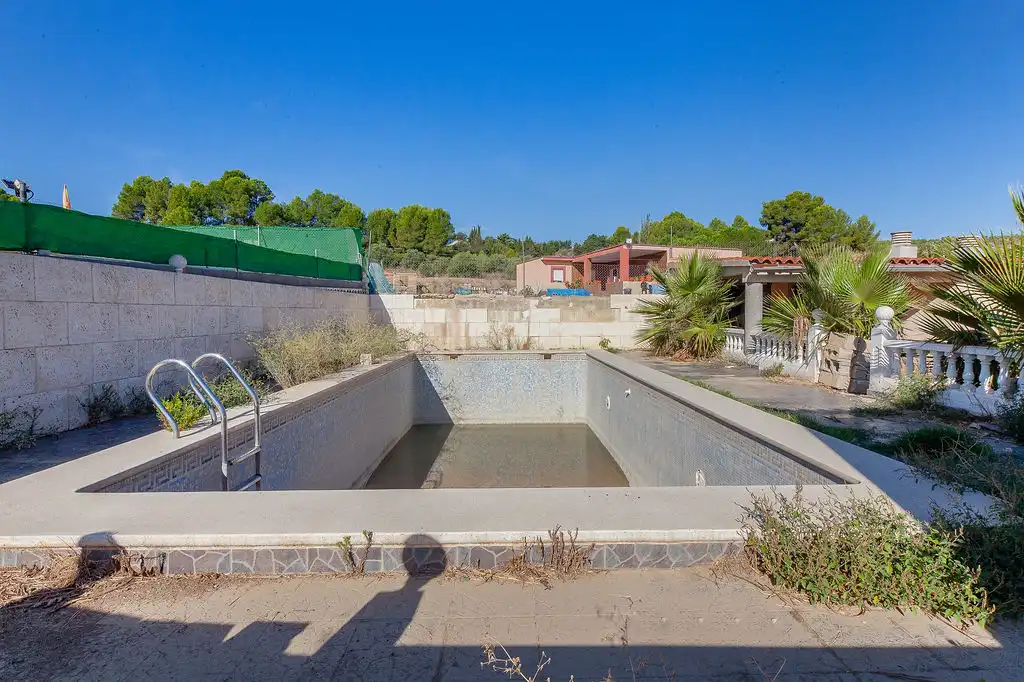 Swimming pool of Houses for sale in Montroi / Montroy, Valencia