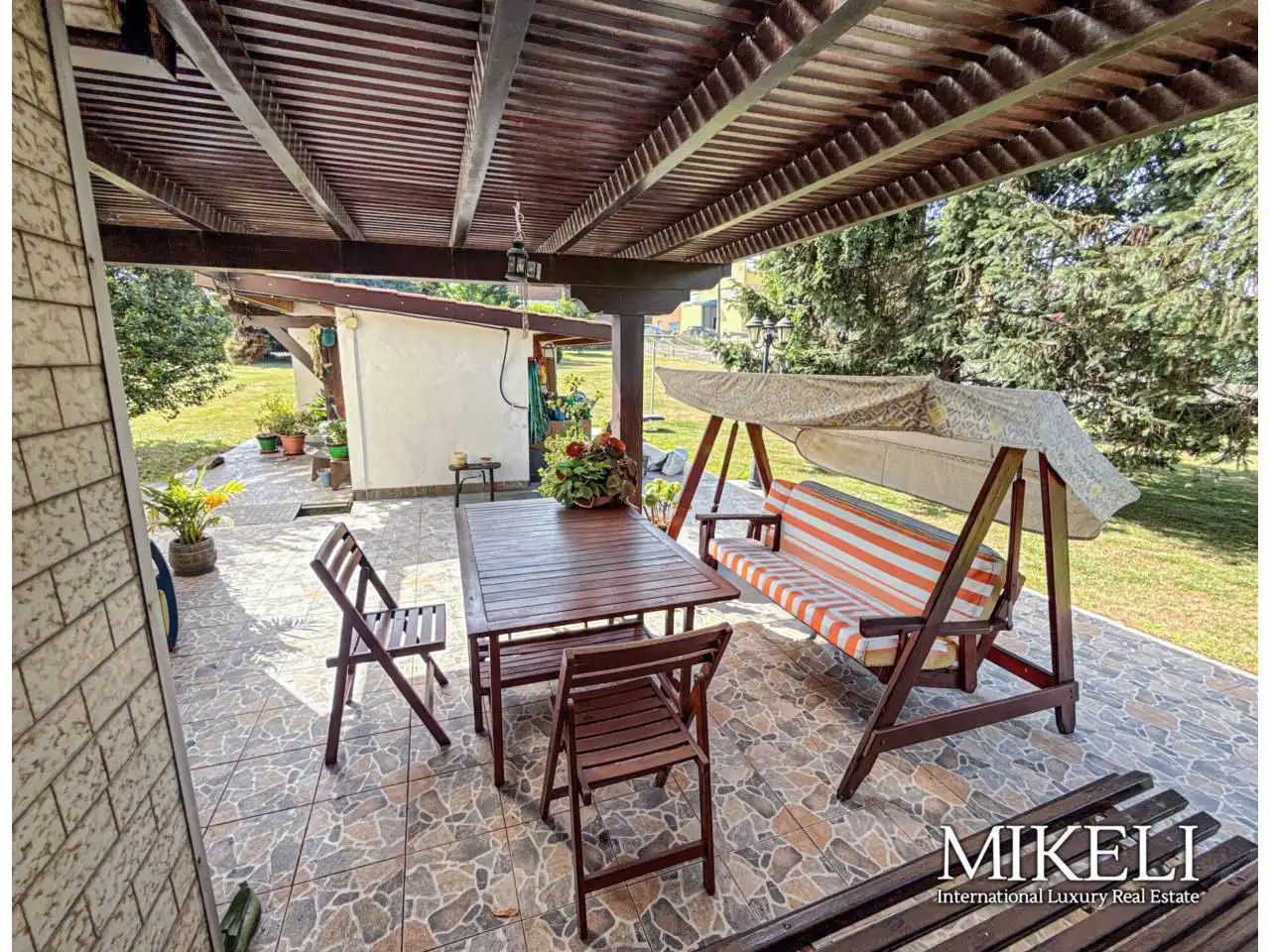 Terrassa de Casa o xalet en venda en El Astillero   amb Calefacció i Jardí privat