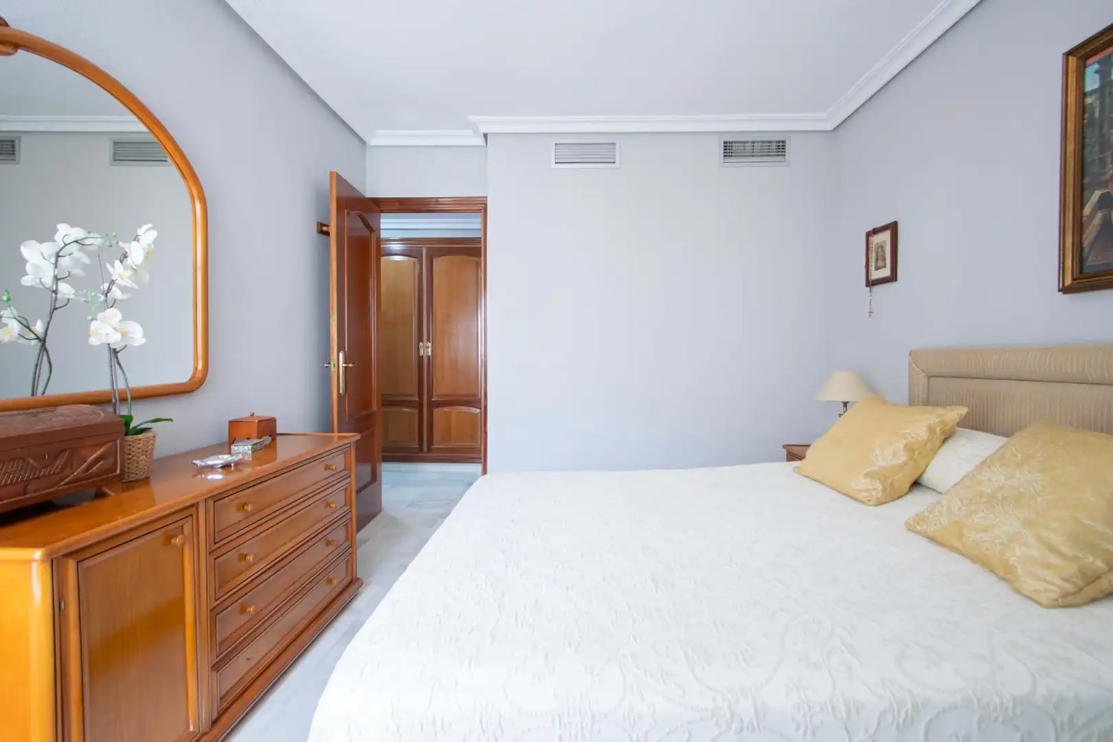 Dormitori de Casa o xalet en venda en Gines amb Aire condicionat, Calefacció i Jardí privat