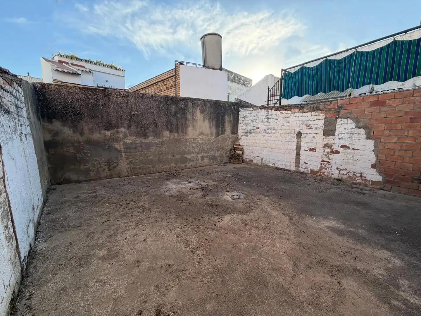 Vista exterior de Casa o chalet en venta en Benacazón con Terraza