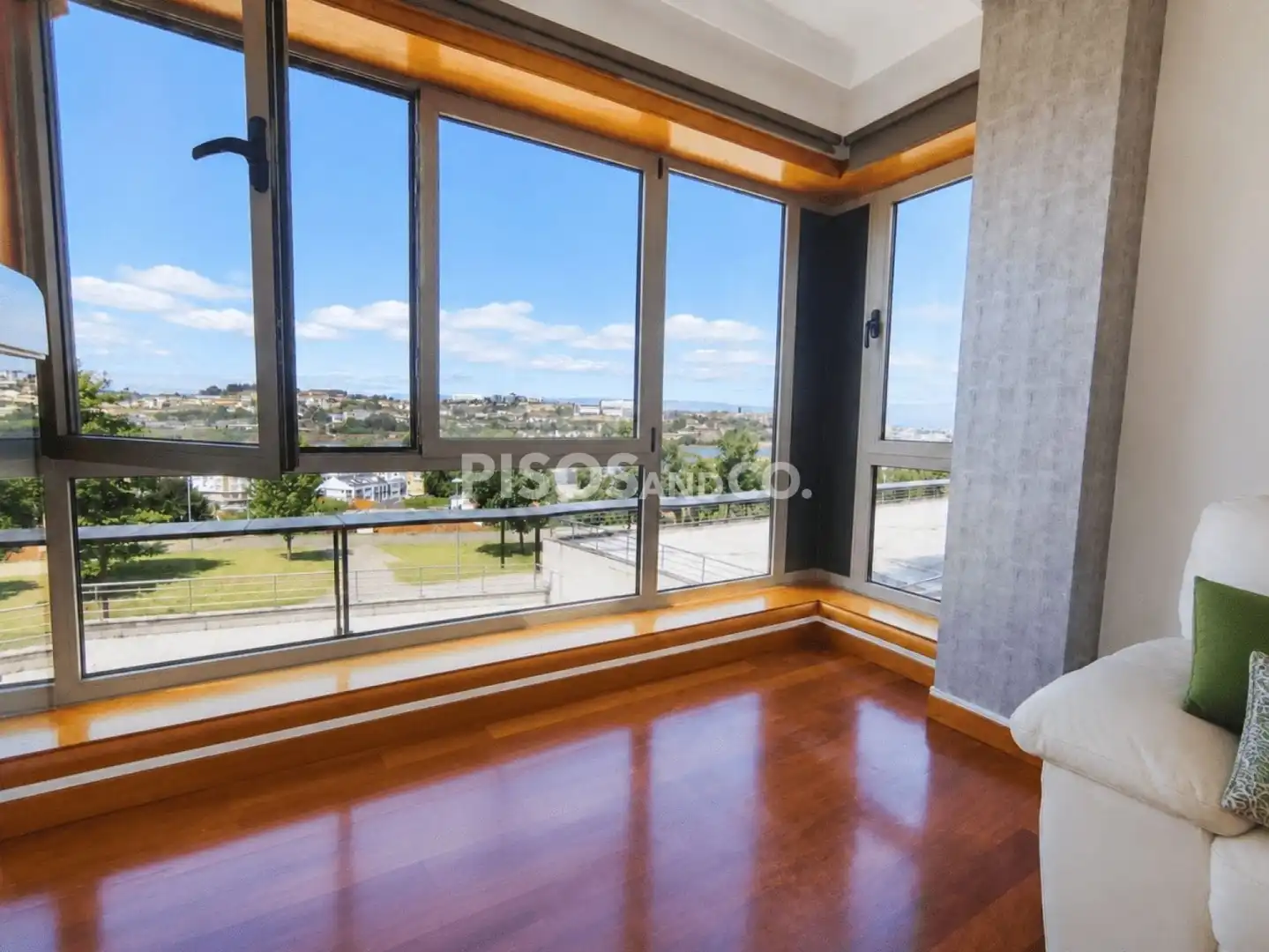 Piso en venta en Oleiros con Calefacción, Trastero y Amueblado