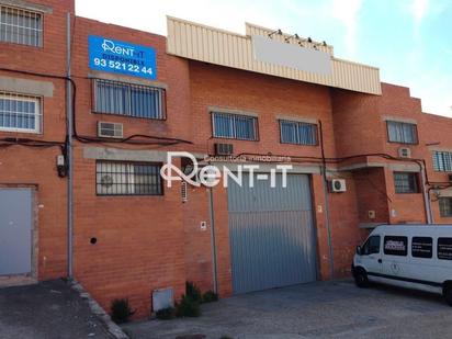 Vista exterior de Nau industrial en venda en Sant Joan Despí