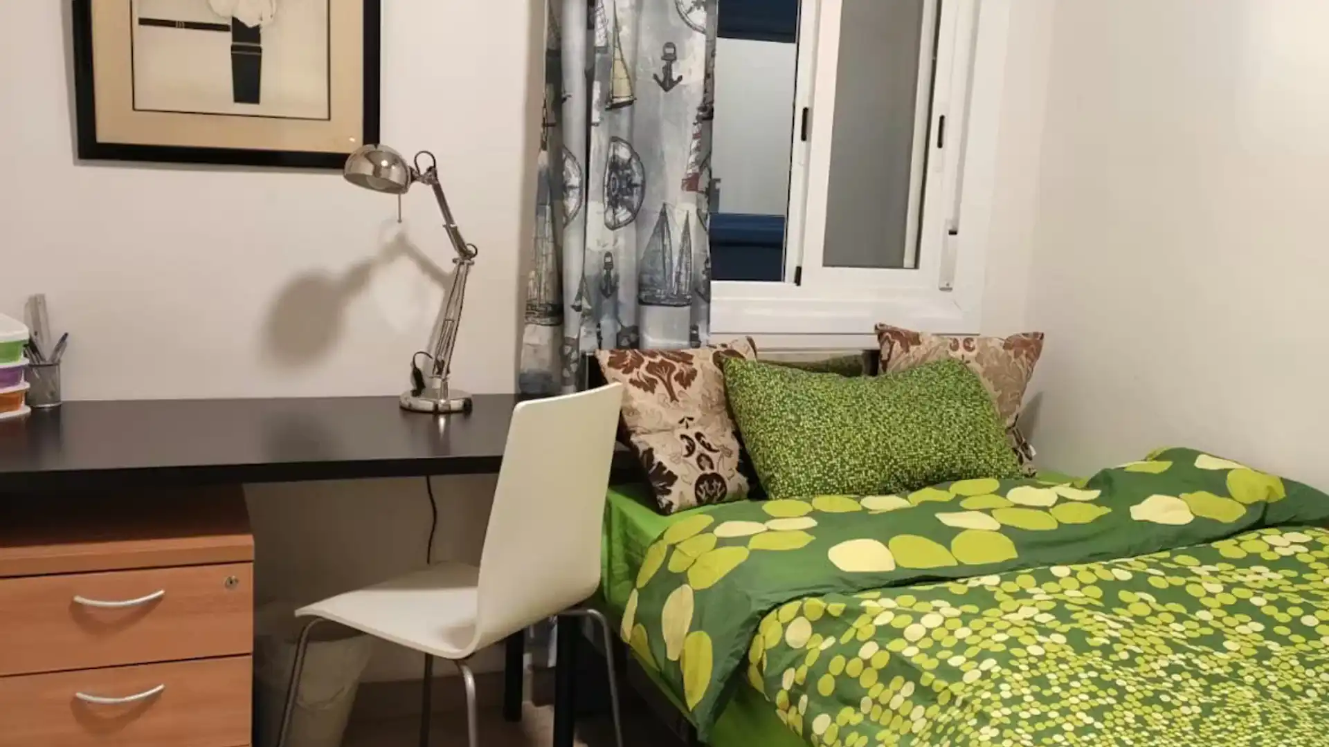 Habitación de Piso para compartir en  Barcelona Capital con Amueblado, Lavadora y TV