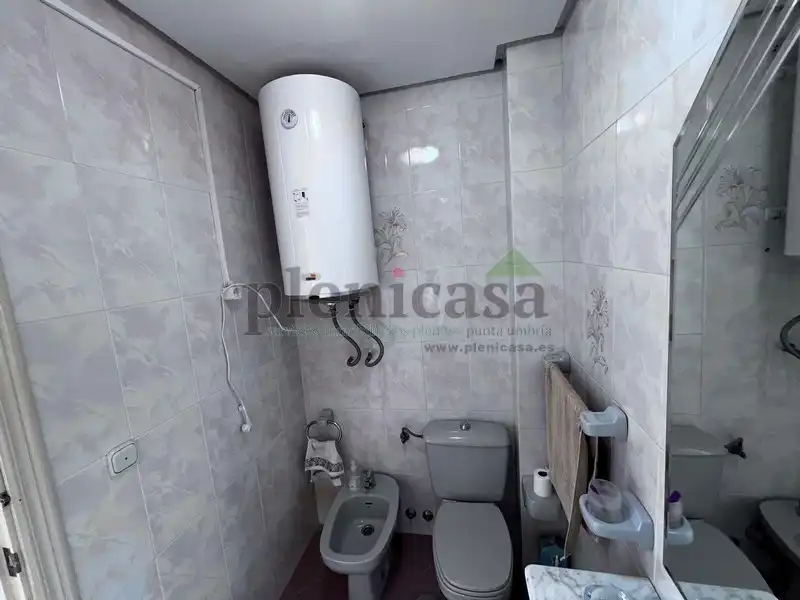 Bany de Casa o xalet en venda en Punta Umbría amb Aire condicionat, Calefacció i Jardí privat