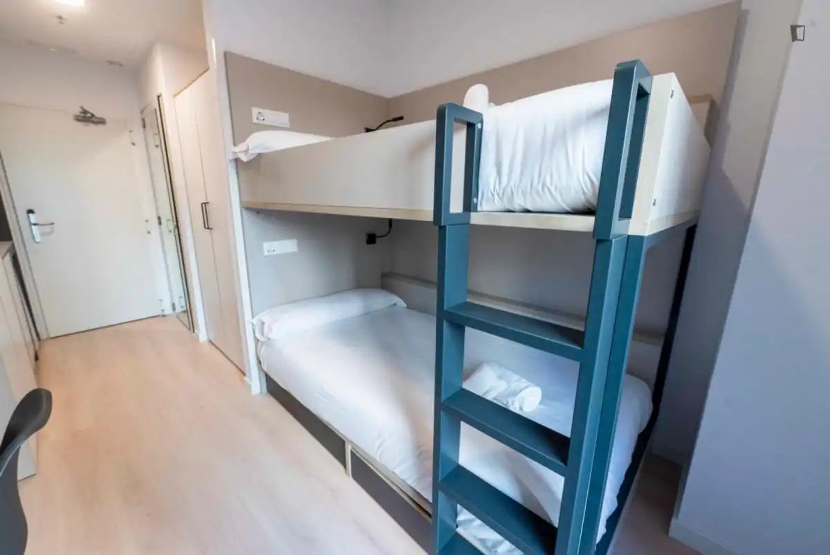 Schlafzimmer von Wohnung zur untervermieten in Beiro