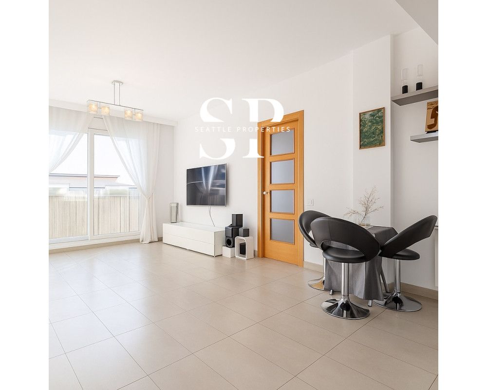 Sala d'estar de Pis en venda en Cornellà de Llobregat amb Aire condicionat, Calefacció i Terrassa