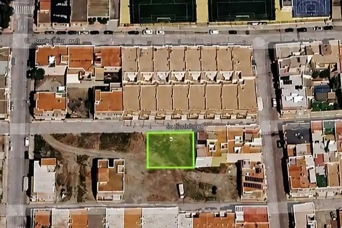 Residential land for sale in Calle de Juan Miró