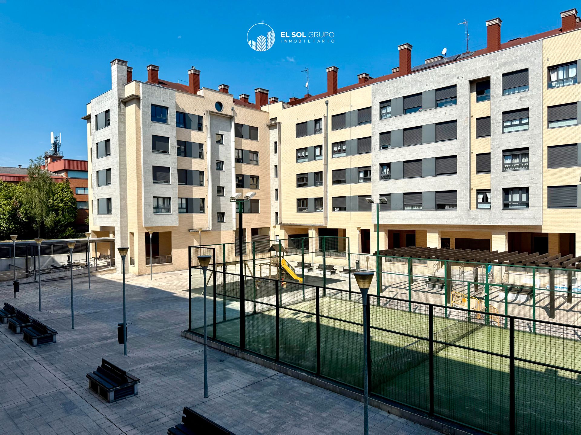 Vista exterior de Pis en venda en Gijón  amb Calefacció, Parquet i Traster